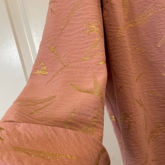 Pink Cuffed Sleeve V Neck Blouse - Picture 4 of 9